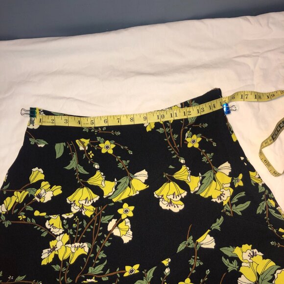 Who What Wear Black Skirt with yellow flowers, Size 6 - Picture 4 of 8